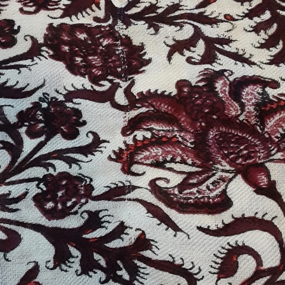 Gorgeous white and pink scarf - Picture 3 of 4